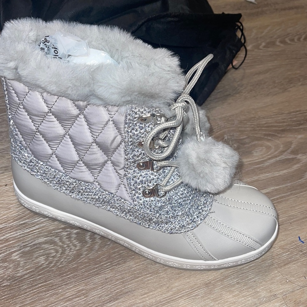BRAND NEW duck boot style winter boots